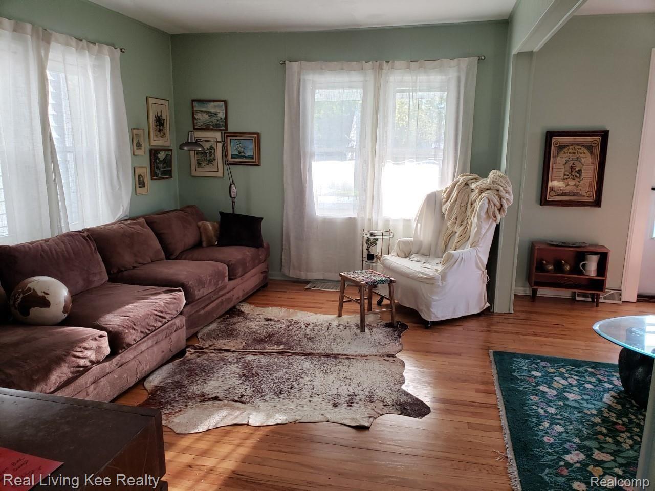 2646 Kenmore Road Berkley, MI 48072 - Photo 13 of 19 living room 2.jpg