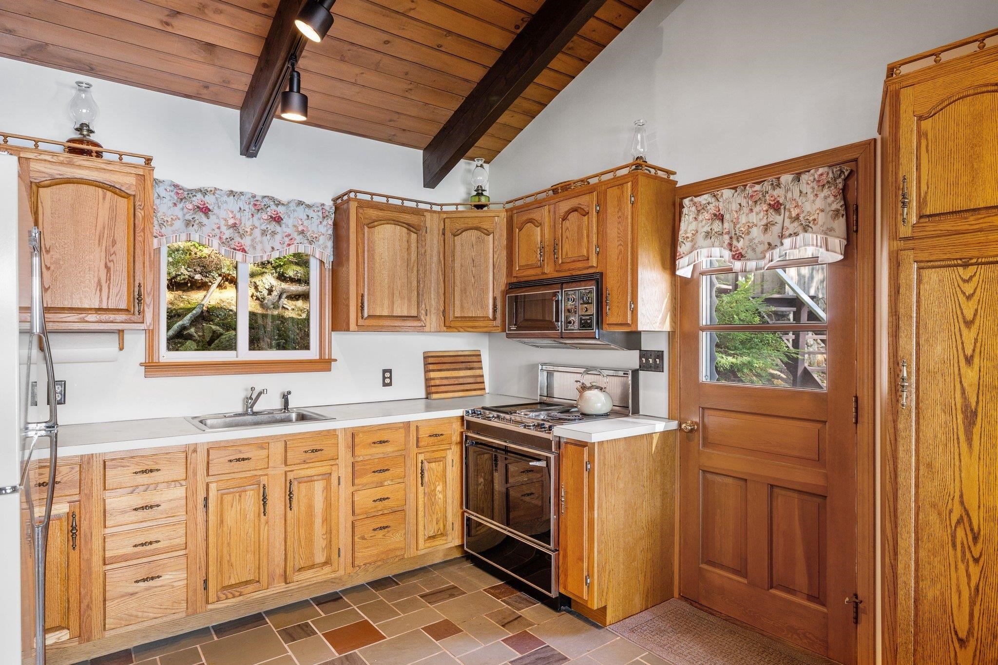 15 Georges Road Alton, NH 03810 - Photo 6 of 36 Gallery Image 6