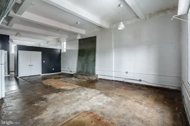 a view of a big room with closet and cabinet