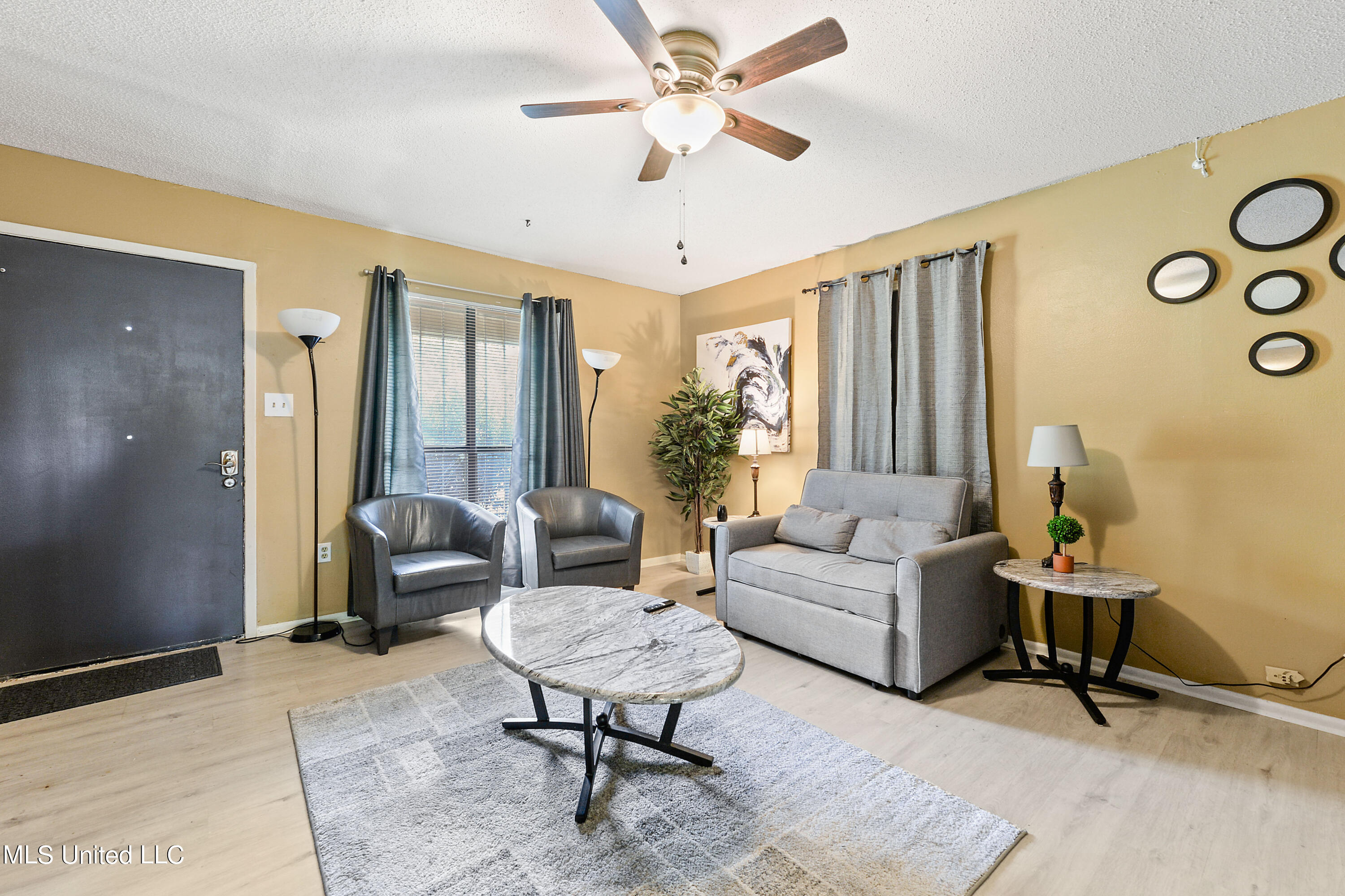 13124 Dedeaux Road Gulfport, MS 39503 - Photo 3 of 21 003