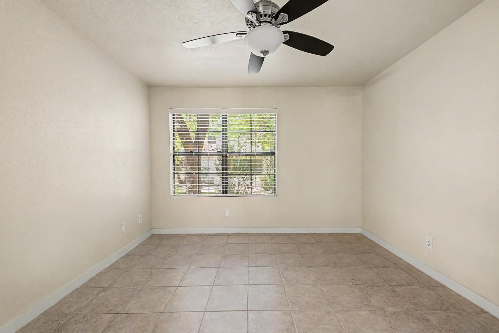 6885 East Cochise Road, Unit 142 Paradise Valley, AZ 85253 - Photo 22 of 47 a view of an empty room with a window