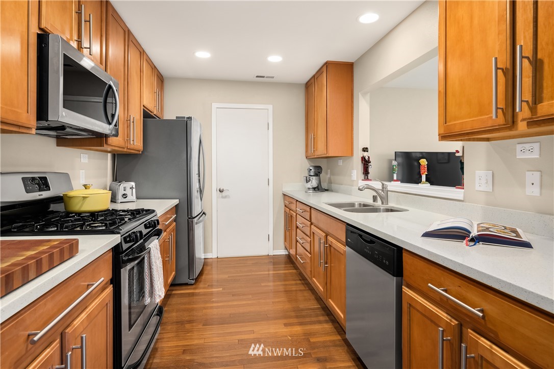 15005 38th Drive Southeast Bothell, WA 98012 - Photo 4 of 16 Gallery Image 4