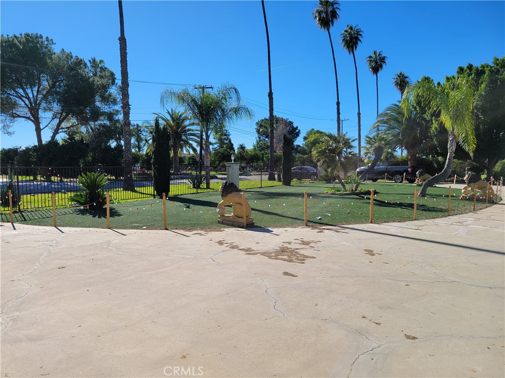 8805 Dufferin Avenue Riverside, CA 92504 - Photo 6 of 23 a view of a park with plants and palm trees