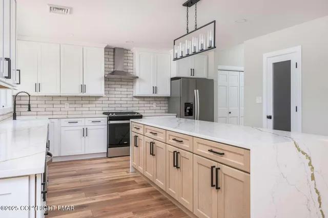 $799,900 | 128 Manor Drive, East Stroudsburg, PA 18301