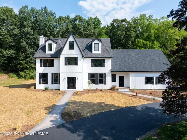 $799,900 | 128 Manor Drive, East Stroudsburg, PA 18301