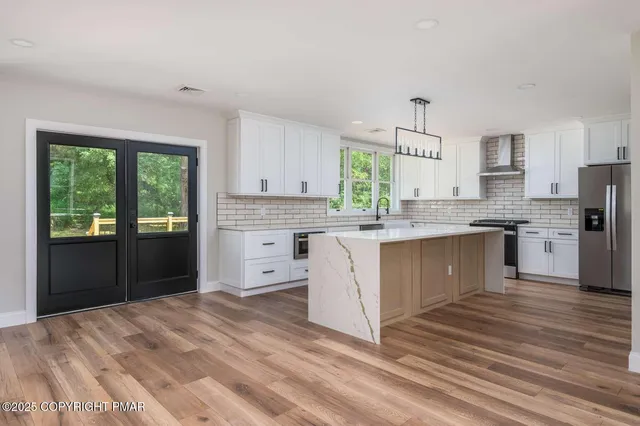 $799,900 | 128 Manor Drive, East Stroudsburg, PA 18301