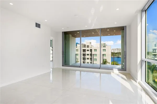 $2,195,000 | 111 Golden Gate, Unit 403, Sarasota, FL 34236