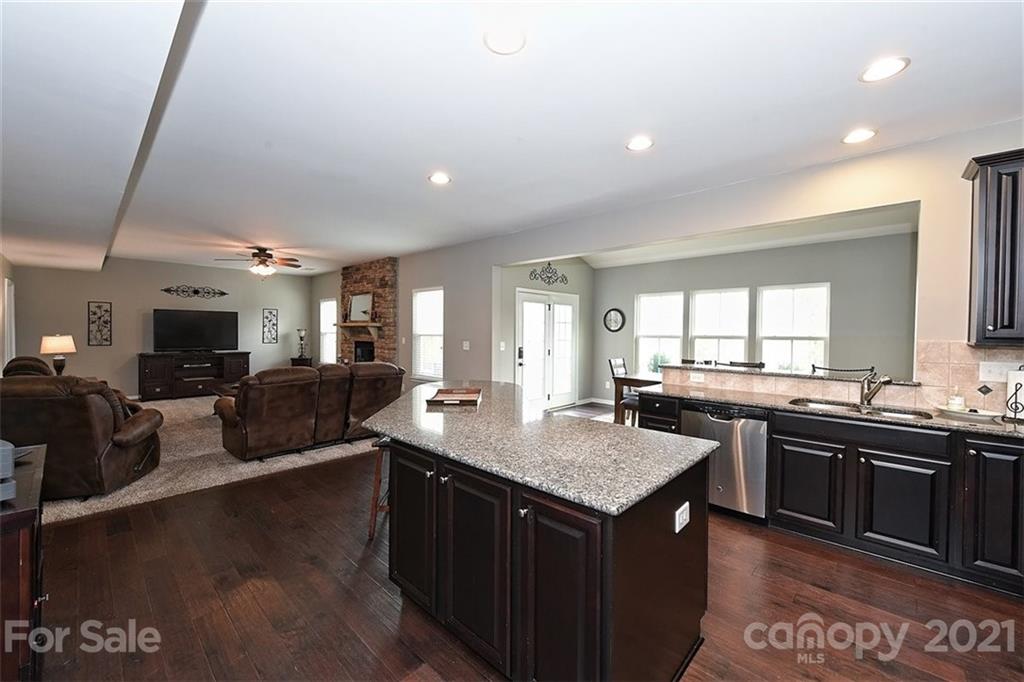 3006 Fallondale Road Waxhaw, NC 28173 - Photo 23 of 48 a kitchen with lots of counter top space
