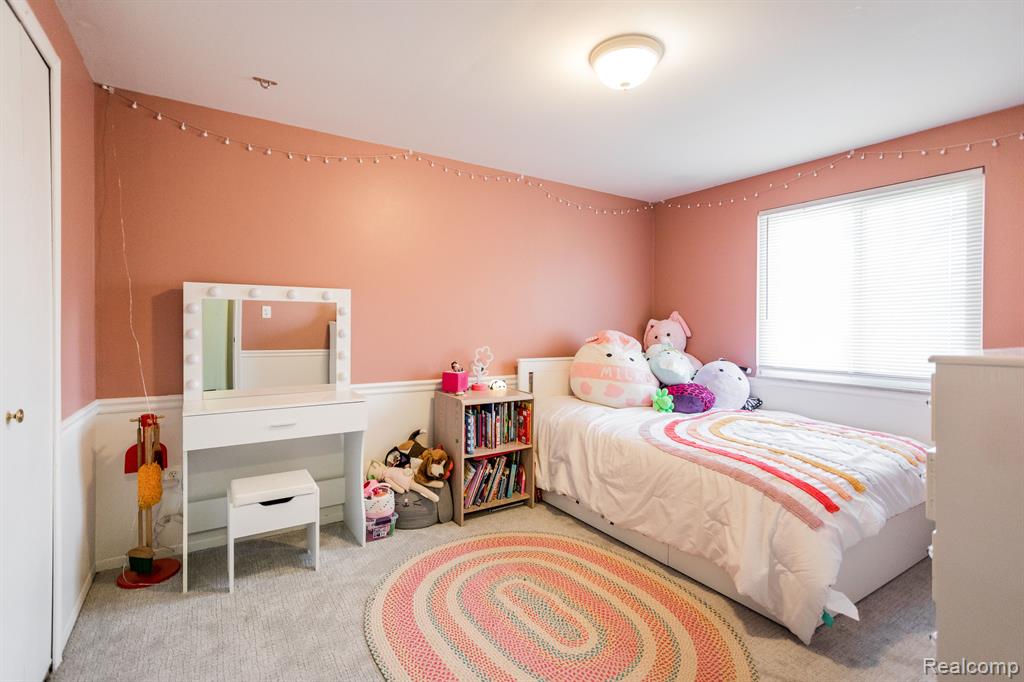 2023 Hampton Road Grosse Pointe Woods, MI 48236 - Photo 18 of 33