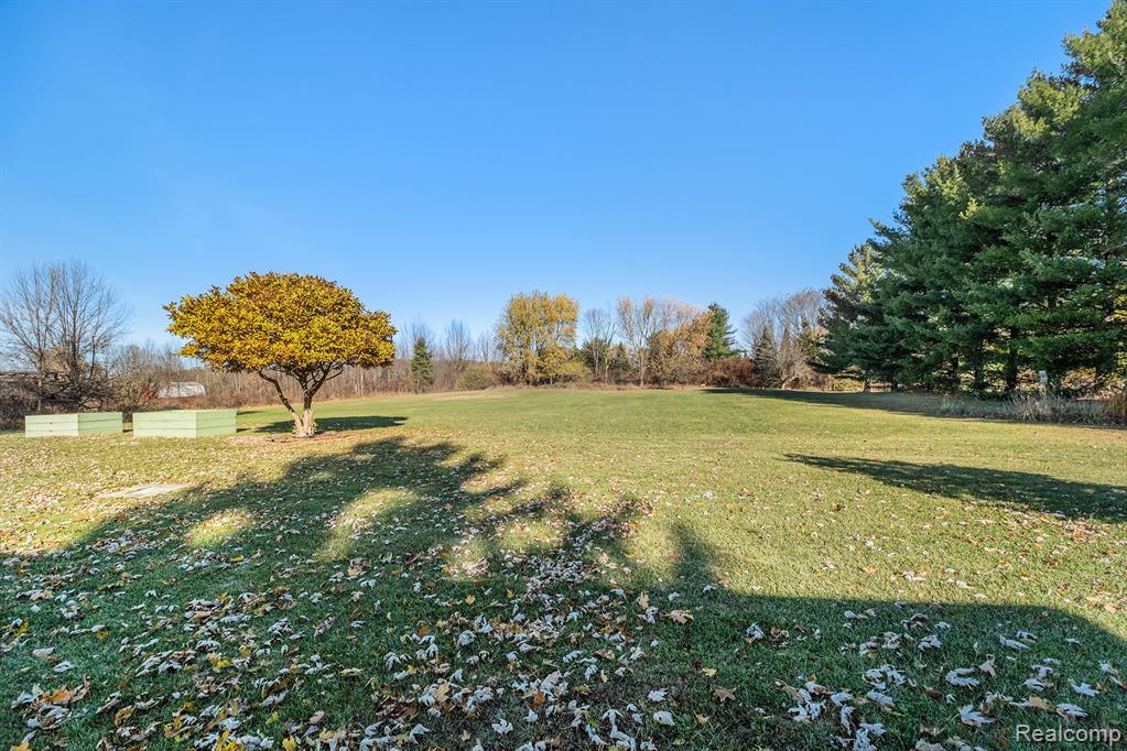 12439 Hill Road Goodrich, MI 48438 - Photo 13 of 21 Gallery Image 13