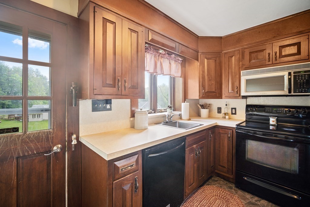 182 Parmenter Road Bernardston, MA 01337 - Photo 5 of 29 Gallery Image 5