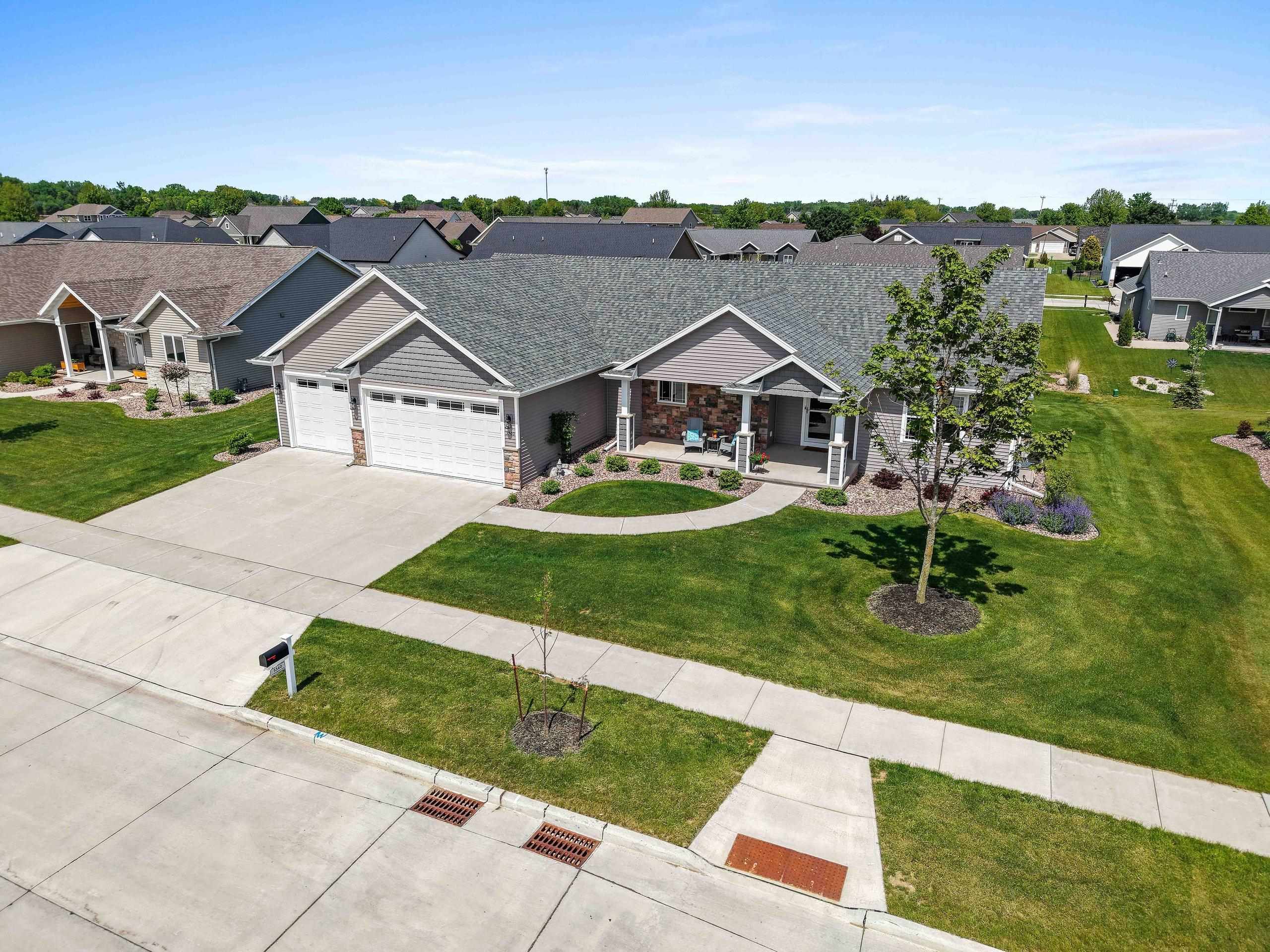 5560 North Providence Avenue Appleton, WI 54913 - Photo 3 of 60