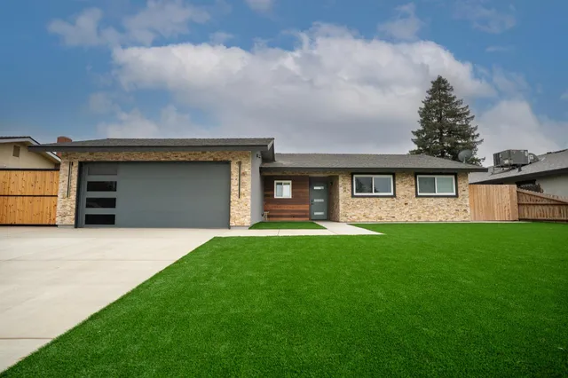 $424,950 | 1922 North Adams Street, Tulare, CA 93274