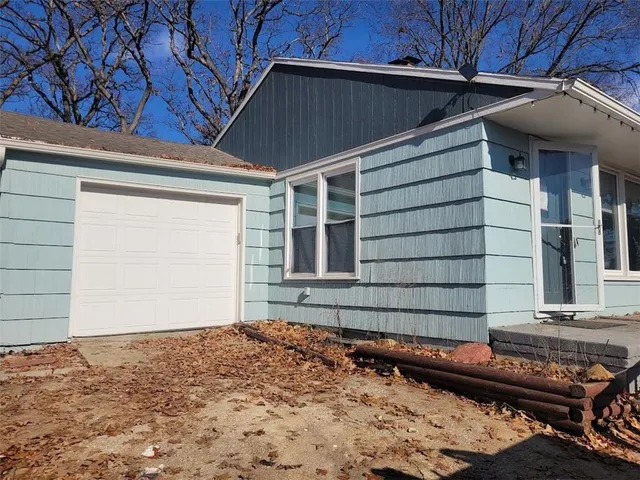 $175,000 | 700 Allcutt Avenue, Bonner Springs, KS 66012