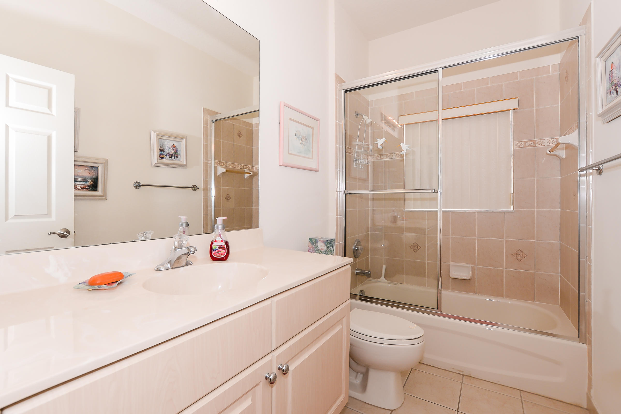 345 Northwest Breezy Point Loop Port St. Lucie, FL 34986 - Photo 18 of 42 guest bath