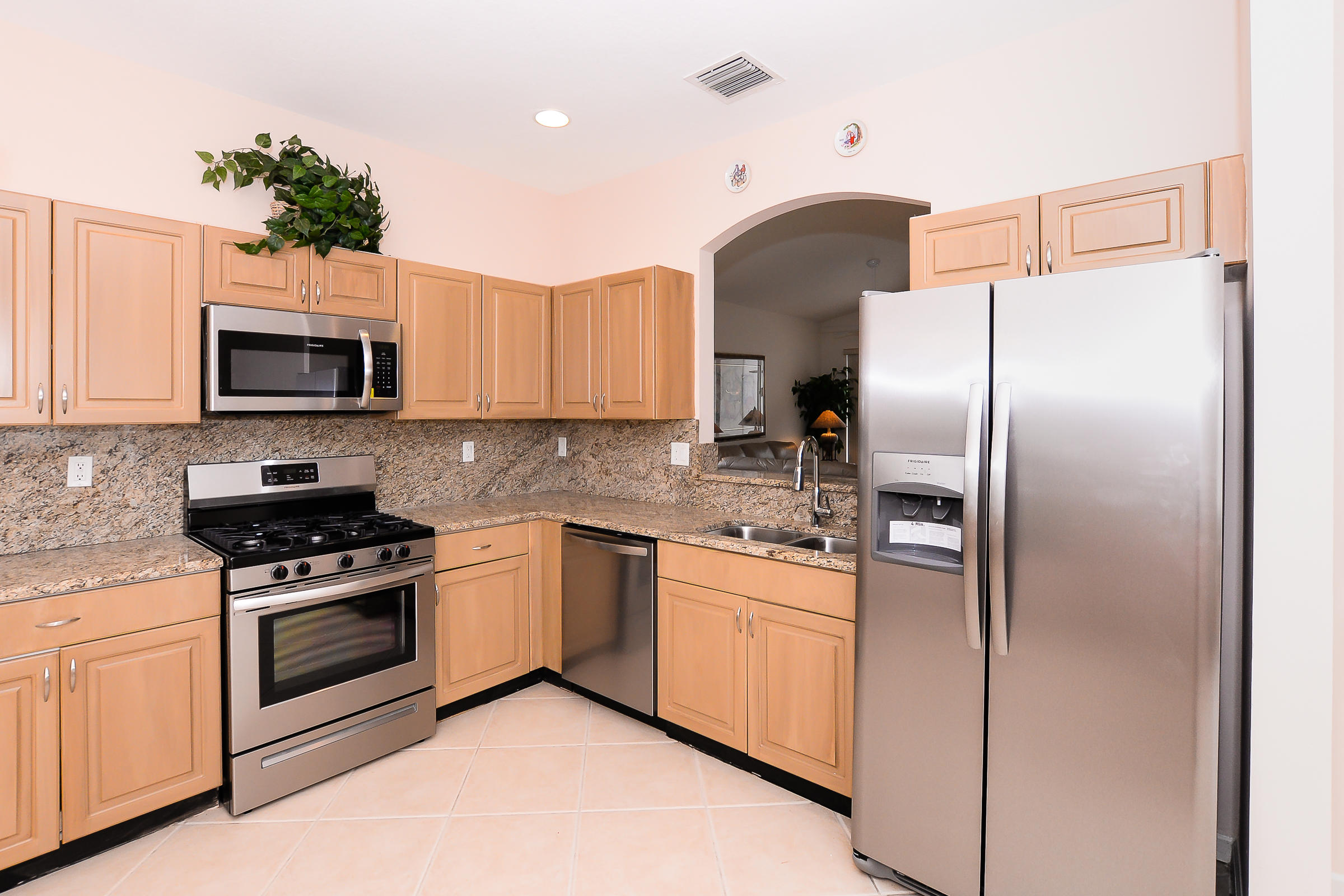 345 Northwest Breezy Point Loop Port St. Lucie, FL 34986 - Photo 7 of 42 kitchen2