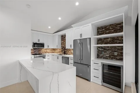$637,500 | 9001 Southwest 94th Street, Unit 201, Miami, FL 33176