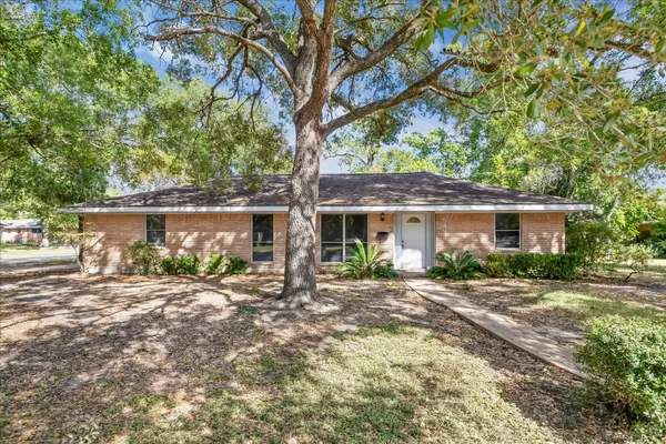 $2,090 | 5422 Spellman Road, Houston, TX 77096