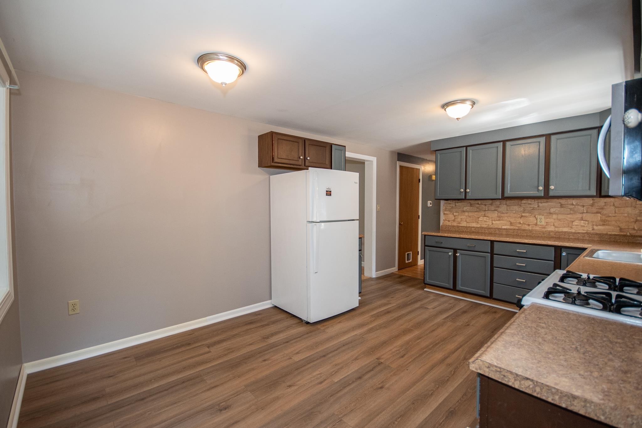 12 Mandela Drive Rochester, NH 03868 - Photo 4 of 32