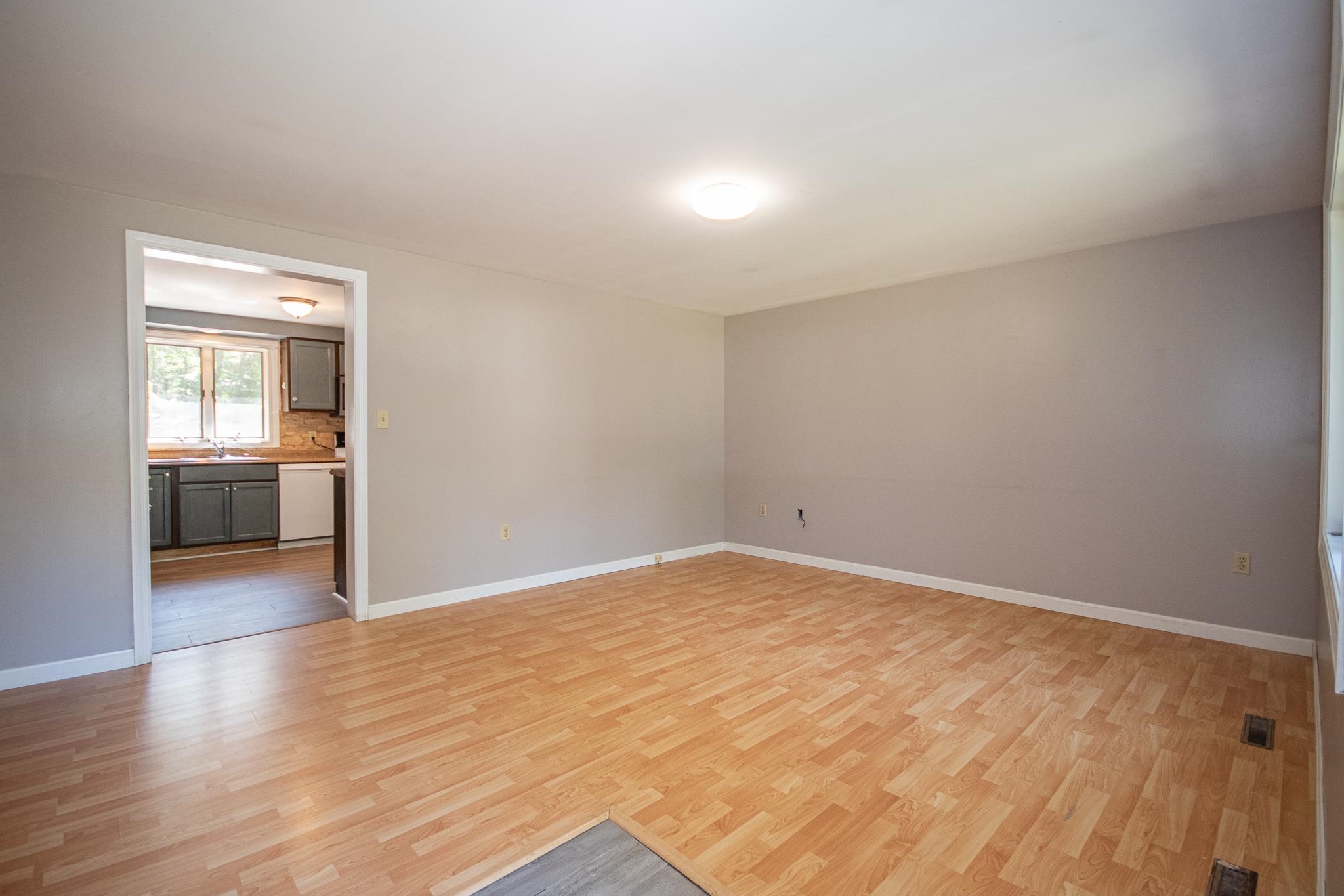 12 Mandela Drive Rochester, NH 03868 - Photo 5 of 32