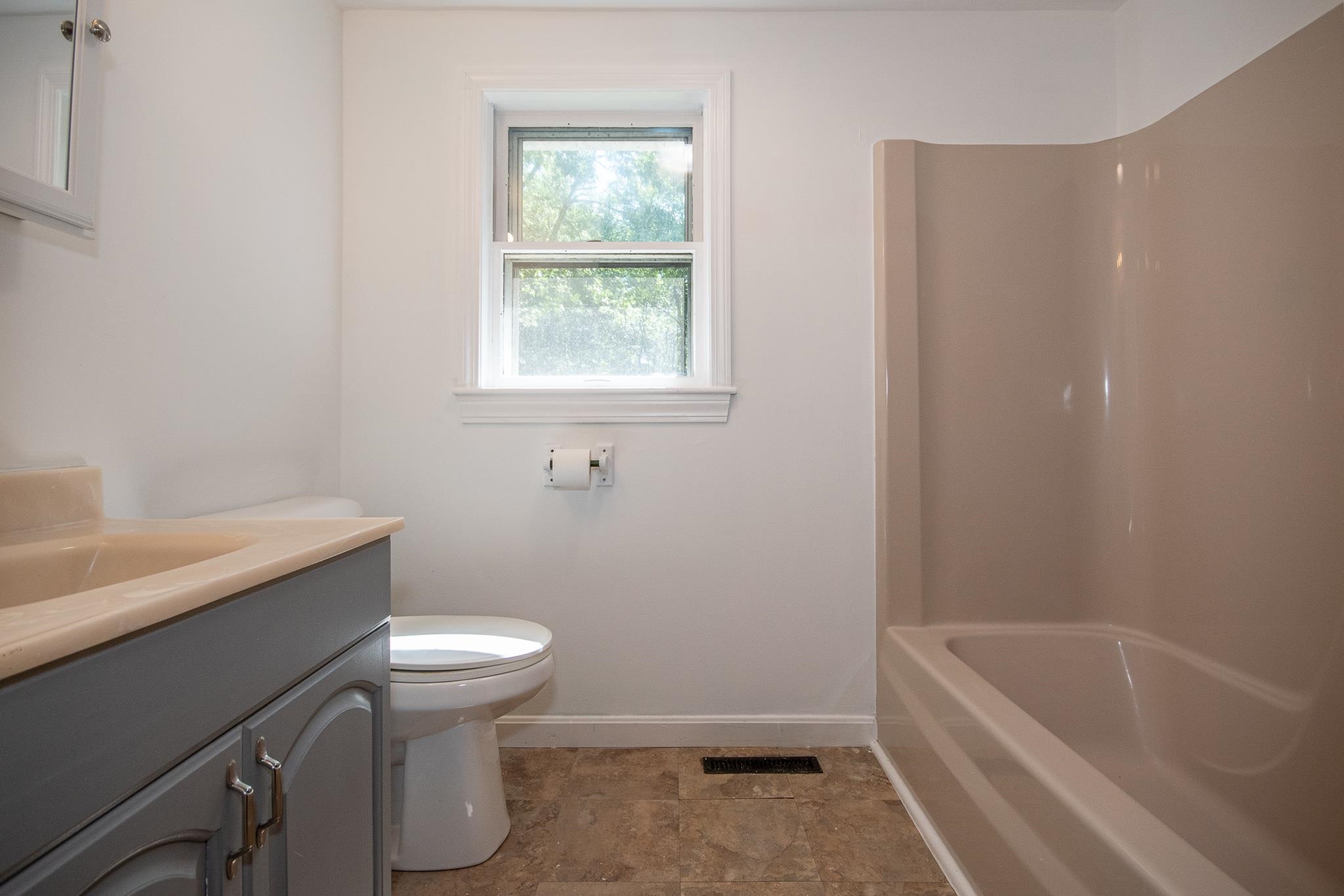 12 Mandela Drive Rochester, NH 03868 - Photo 6 of 32