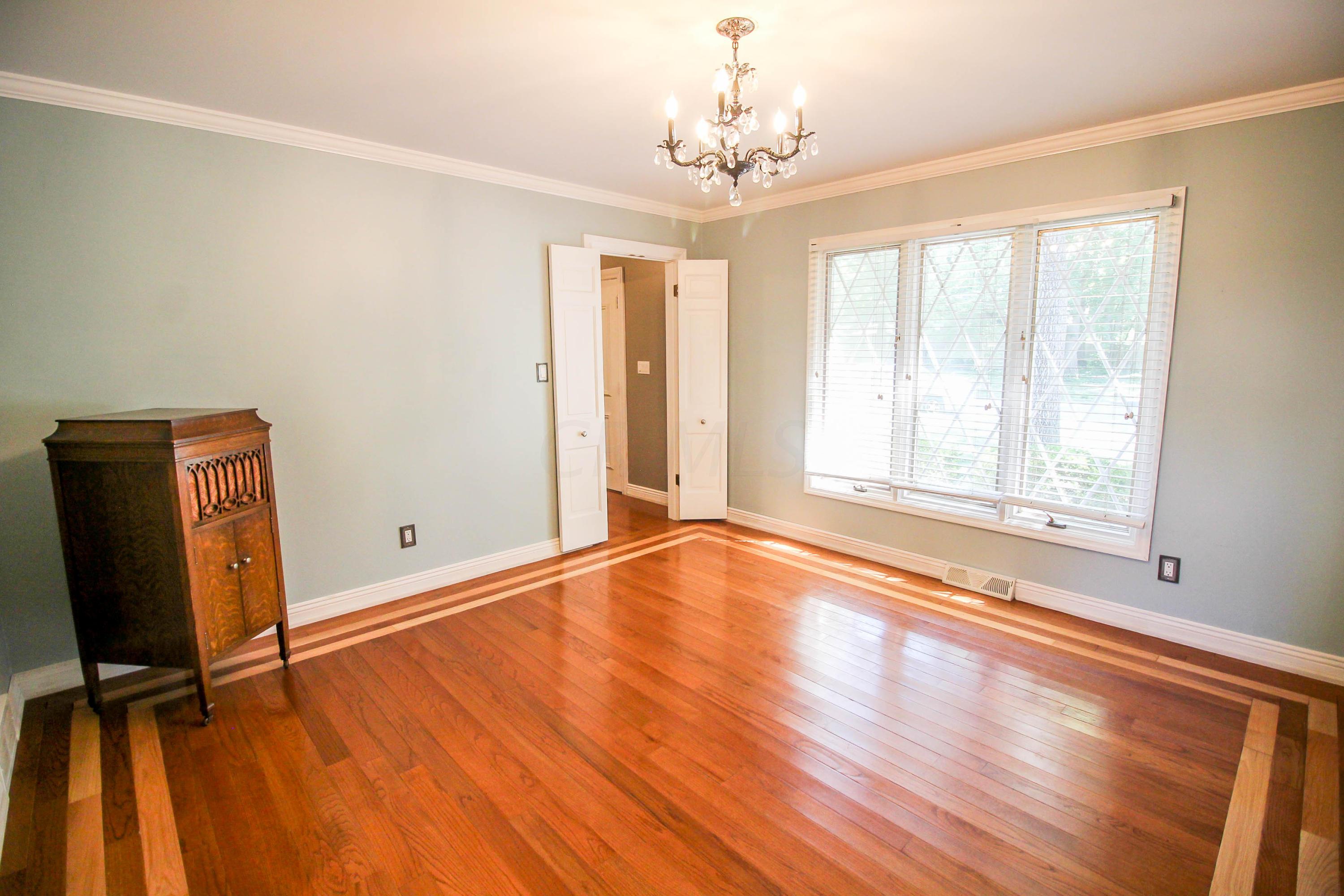 4433 Castleton Road West Columbus, OH 43220 - Photo 3 of 28 Gallery Image 3