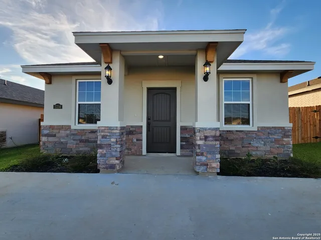 $1,800 | 5734 St Dominic Drive, Laredo, TX 78046