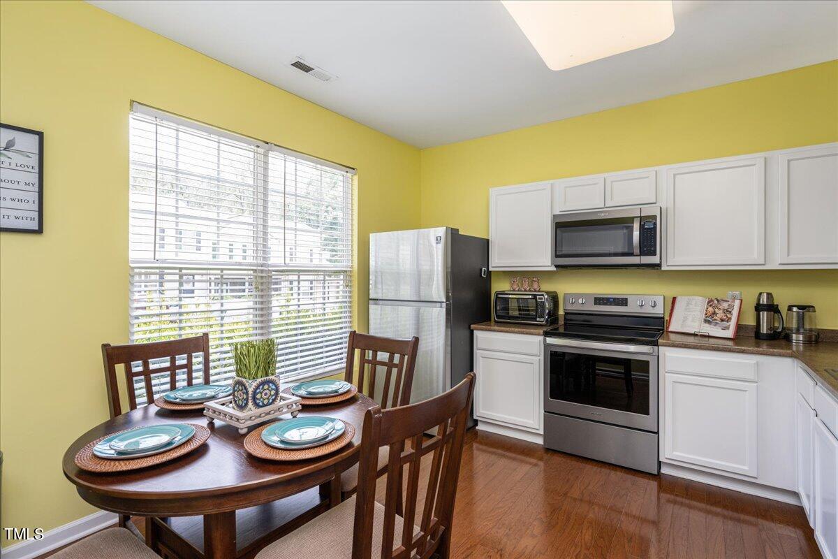 8219 Clasara Circle Raleigh, NC 27613 - Photo 4 of 19 04-- 3