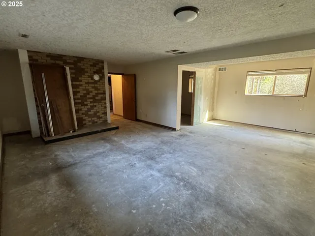 $698,000 | 15400 Southeast Barlow Court, Damascus, OR 97089