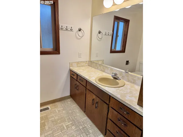 $698,000 | 15400 Southeast Barlow Court, Damascus, OR 97089