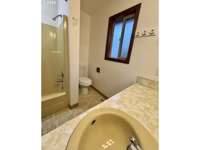 $698,000 | 15400 Southeast Barlow Court, Damascus, OR 97089