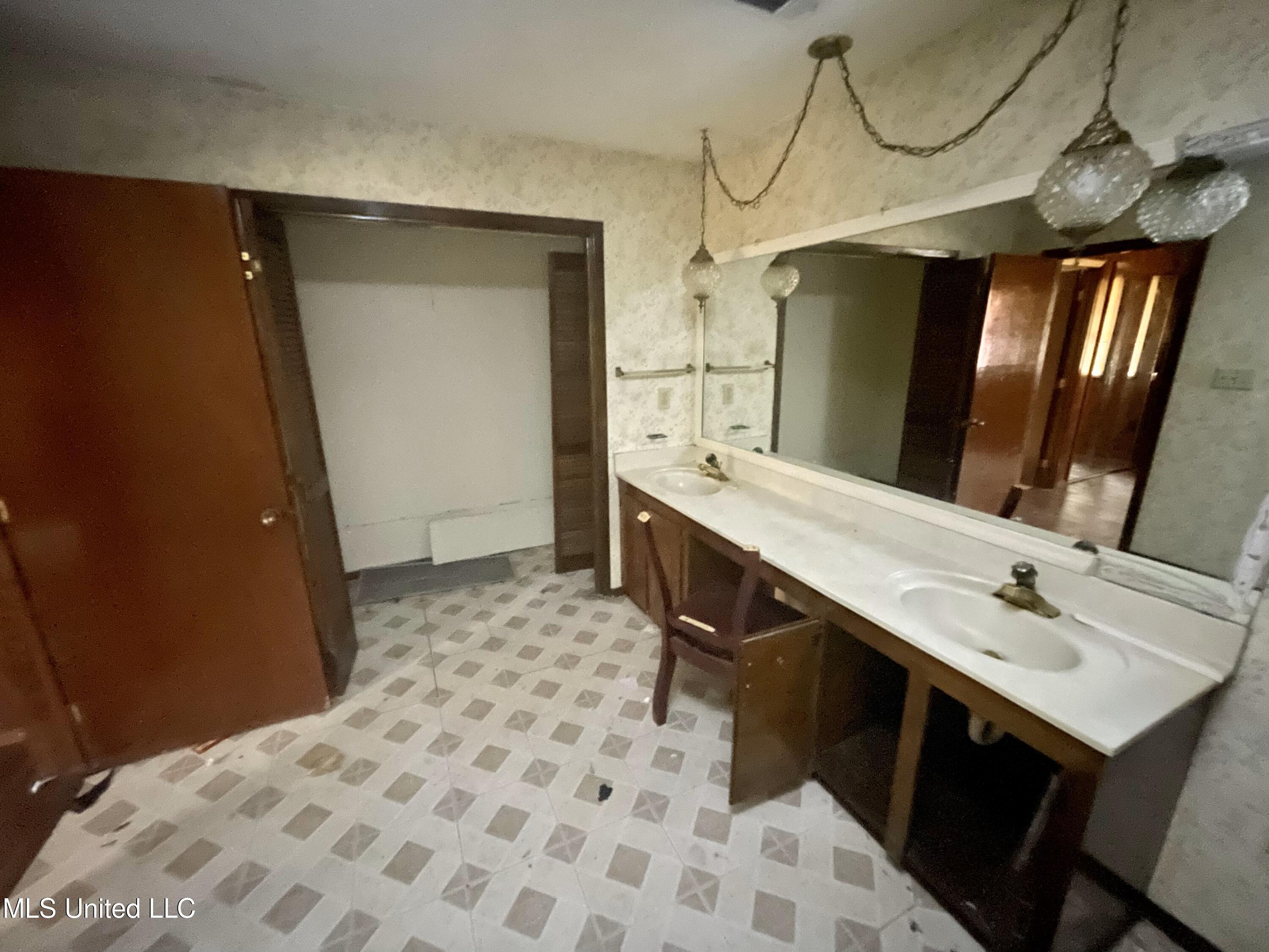 3306 Longwood Drive Jackson, MS 39212 - Photo 16 of 25 IMG_8315