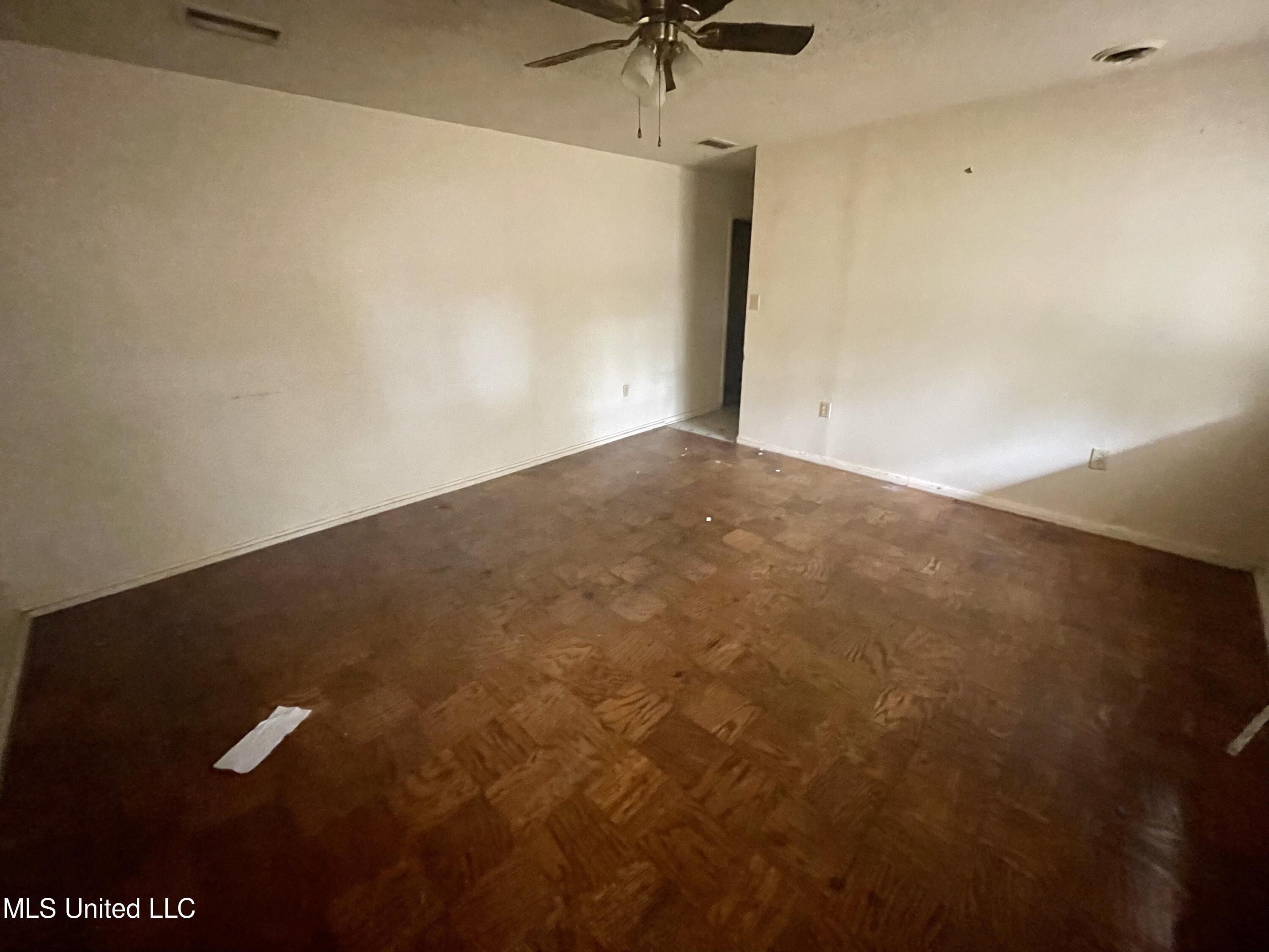 3306 Longwood Drive Jackson, MS 39212 - Photo 3 of 25 IMG_8302