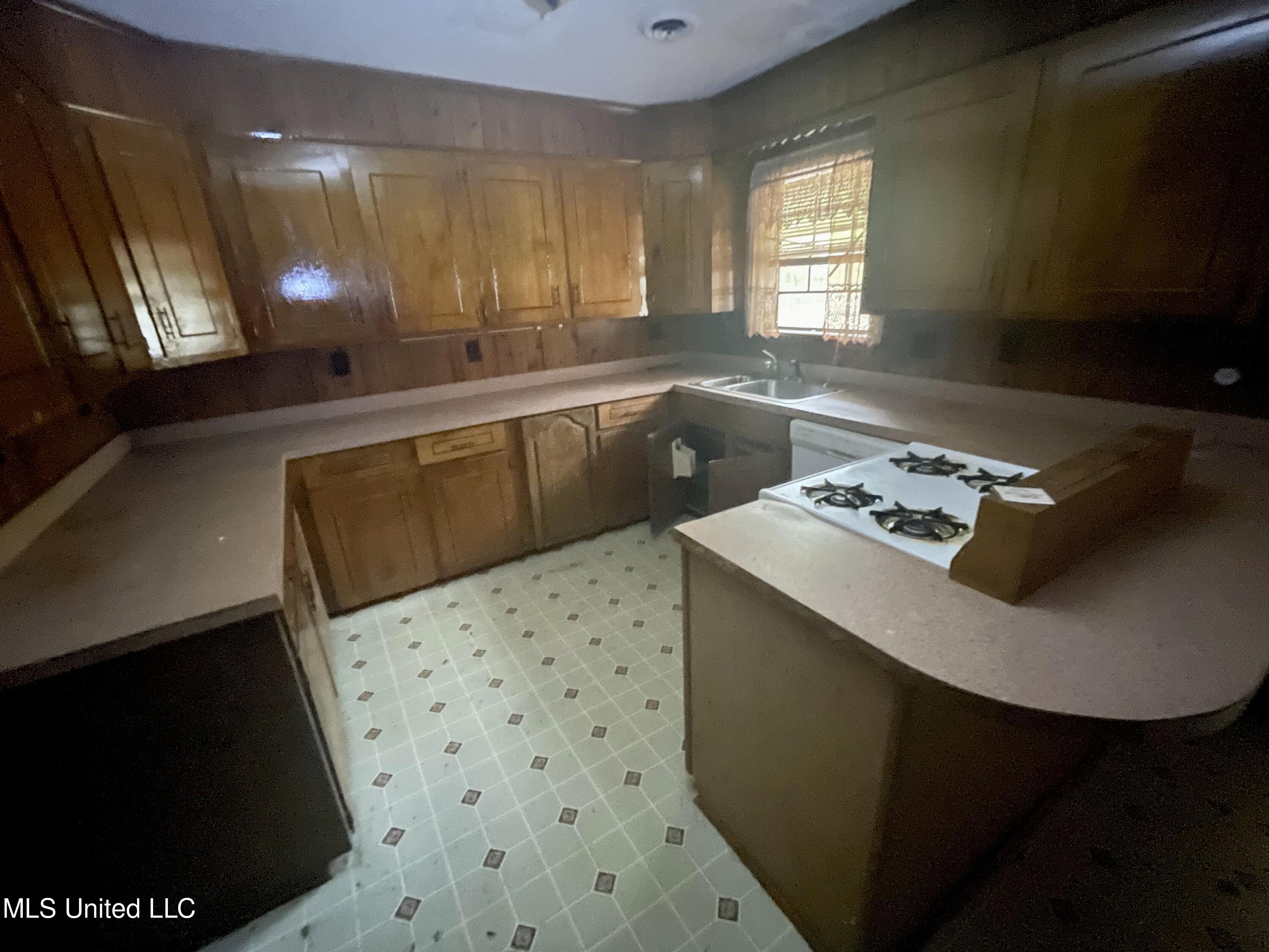 3306 Longwood Drive Jackson, MS 39212 - Photo 5 of 25 IMG_8325