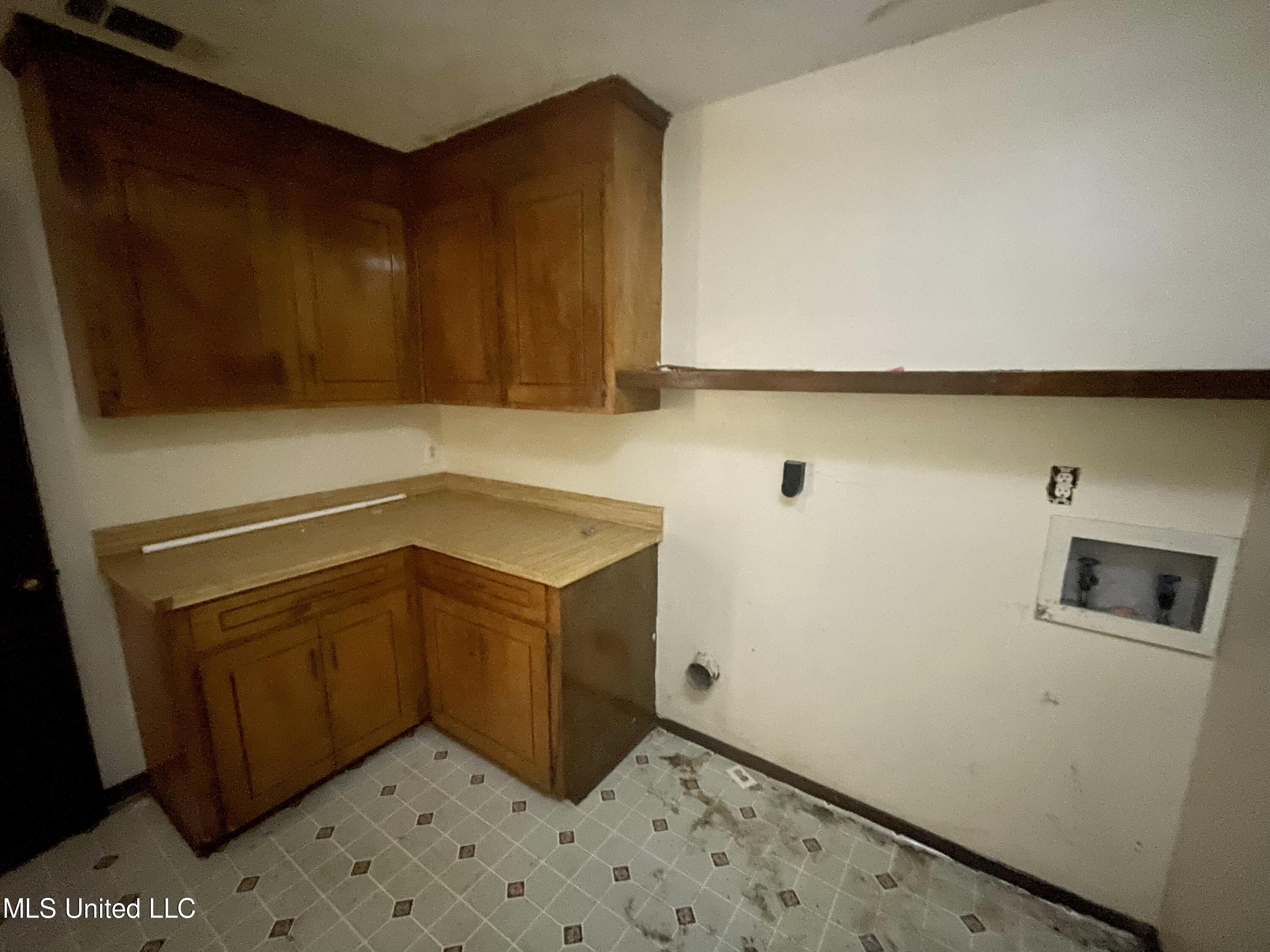 3306 Longwood Drive Jackson, MS 39212 - Photo 7 of 25 IMG_8324