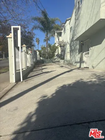 $2,600 | 1516 Talmadge Street, Unit UFU, Los Angeles, CA 90027