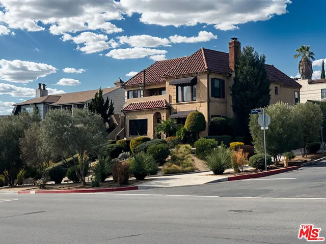 $4,499 | 1303 South Rimpau Boulevard, Los Angeles, CA 90019