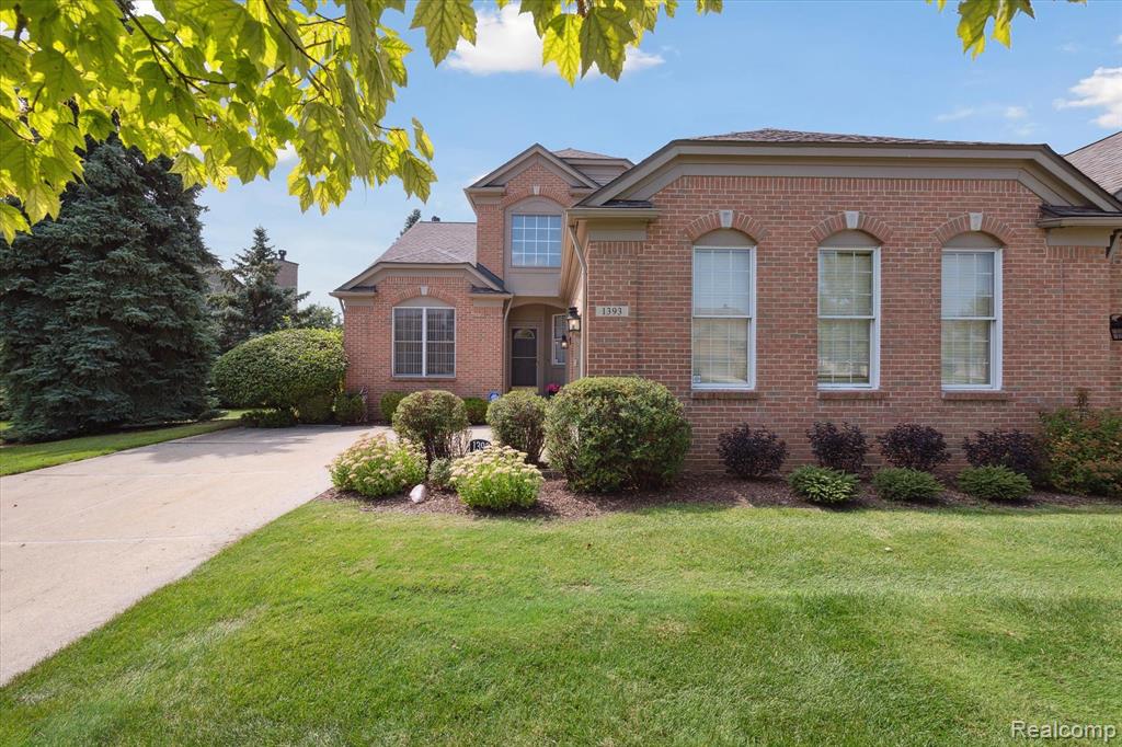 1393 Copper Circle Rochester, MI 48306 - Photo 3 of 51