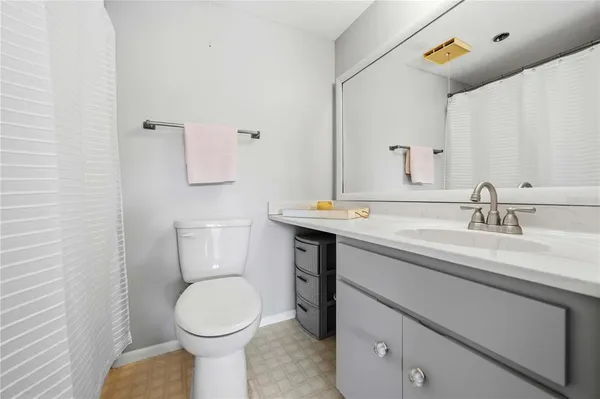 $205,000 | 104 Capri Isles Boulevard, Unit 301, Venice, FL 34292
