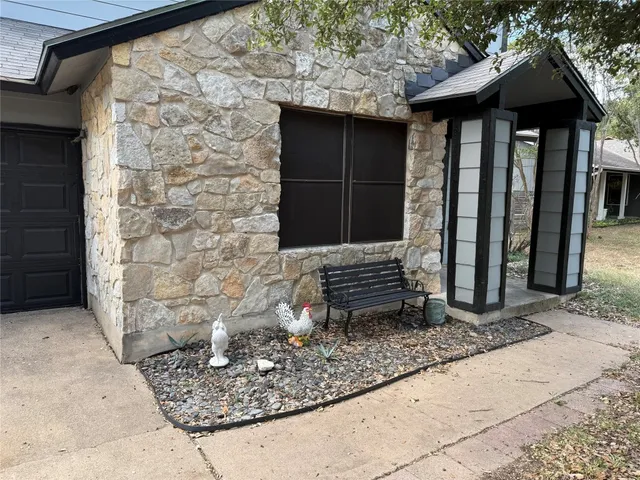 $2,300 | 7916 Copano Drive, Austin, TX 78749