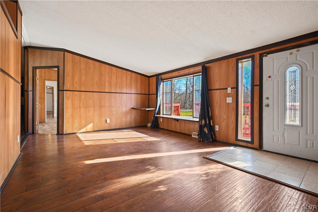 Entry/Family room