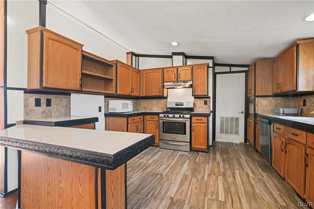 375 Kuhenbeaker Road Blakeslee, PA 18610 - Photo 10 of 37 Kitchen