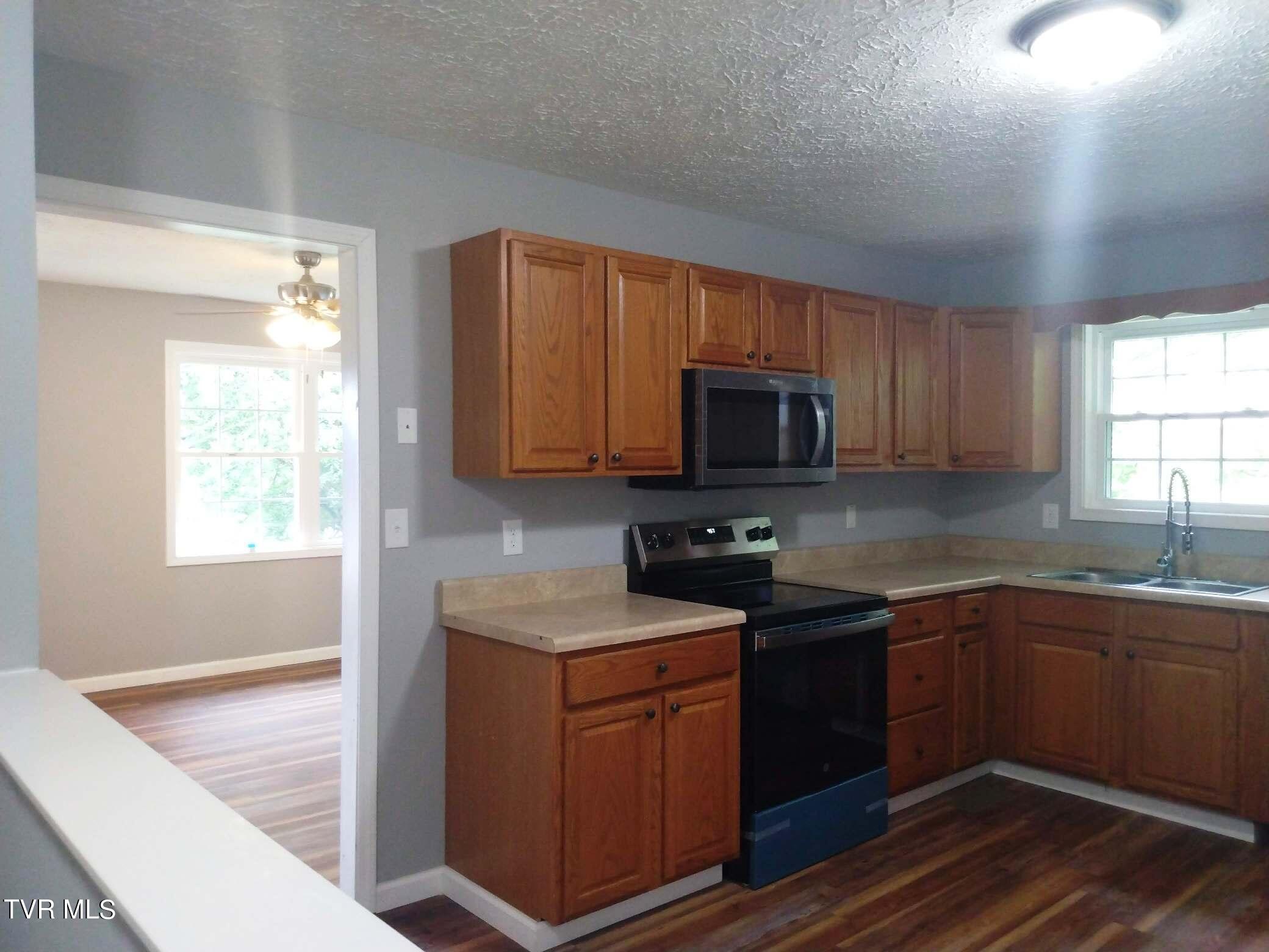 243 Pruitt Road North Greeneville, TN 37743 - Photo 13 of 37 243 Pruitt Rd N Inside 2