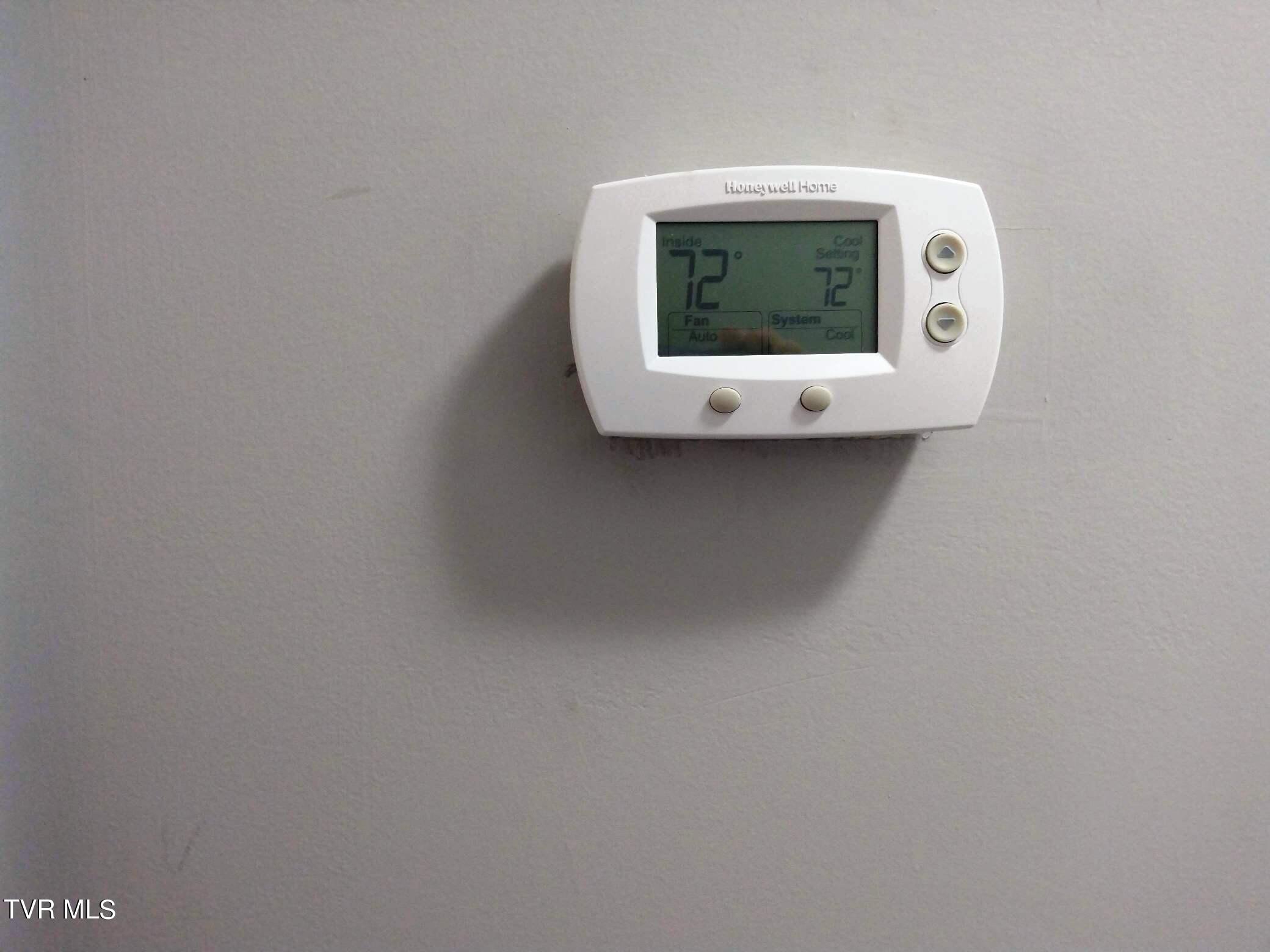 243 Pruitt Road North Greeneville, TN 37743 - Photo 16 of 37 243 Pruitt Rd N Inside 9