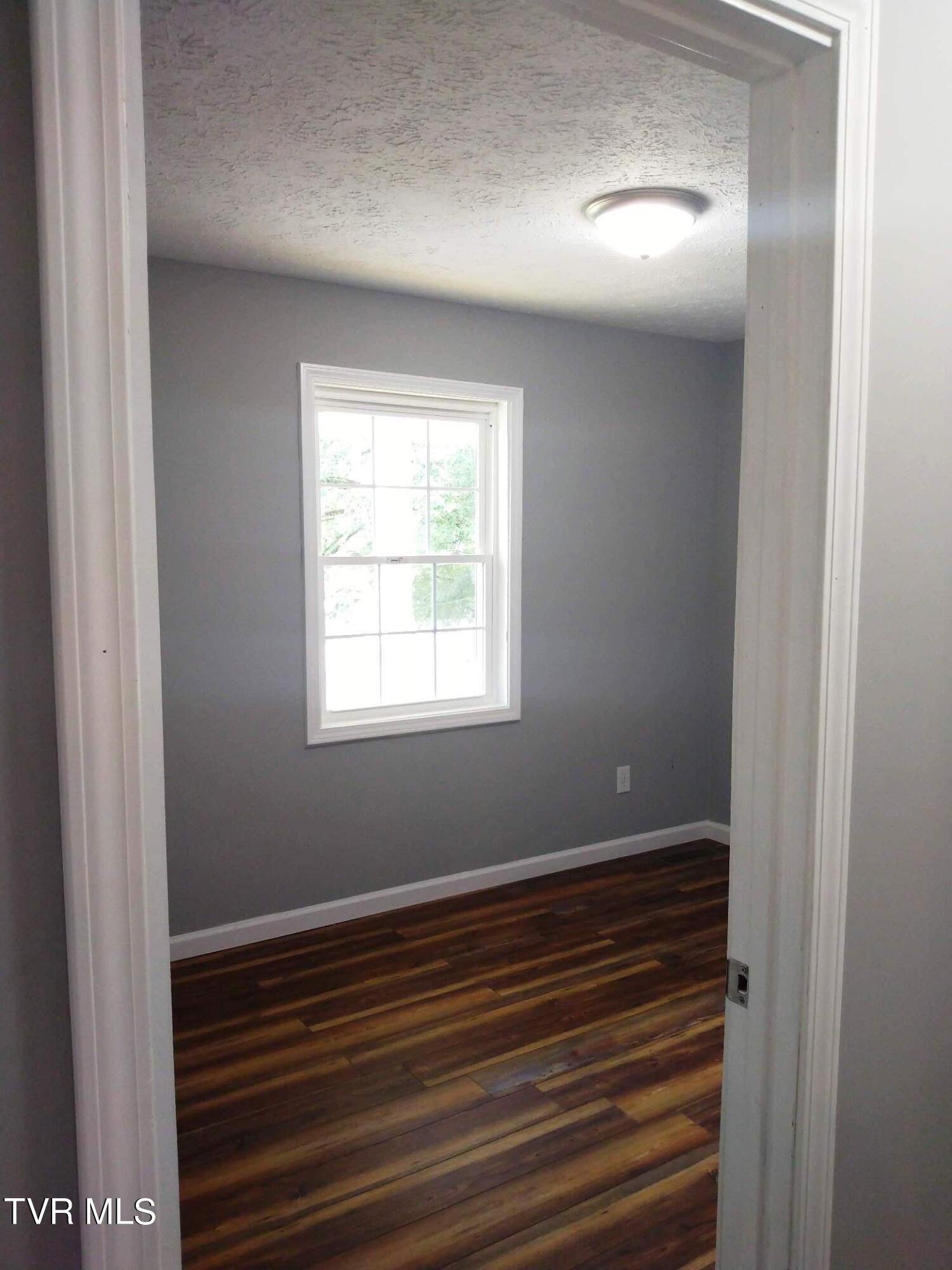 243 Pruitt Road North Greeneville, TN 37743 - Photo 17 of 37 243 Pruitt Rd N Inside 10