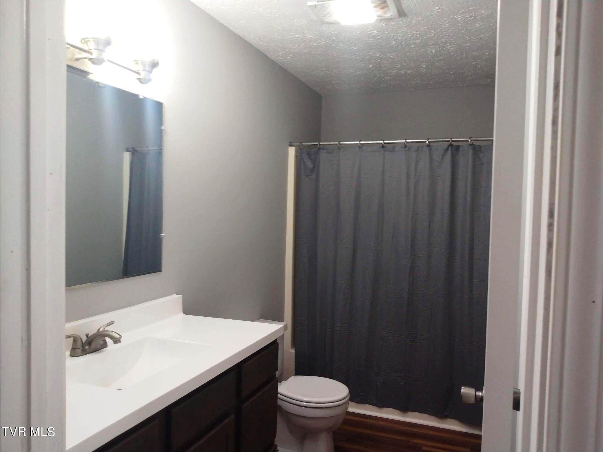 243 Pruitt Road North Greeneville, TN 37743 - Photo 21 of 37 243 Pruitt Rd N Inside 16