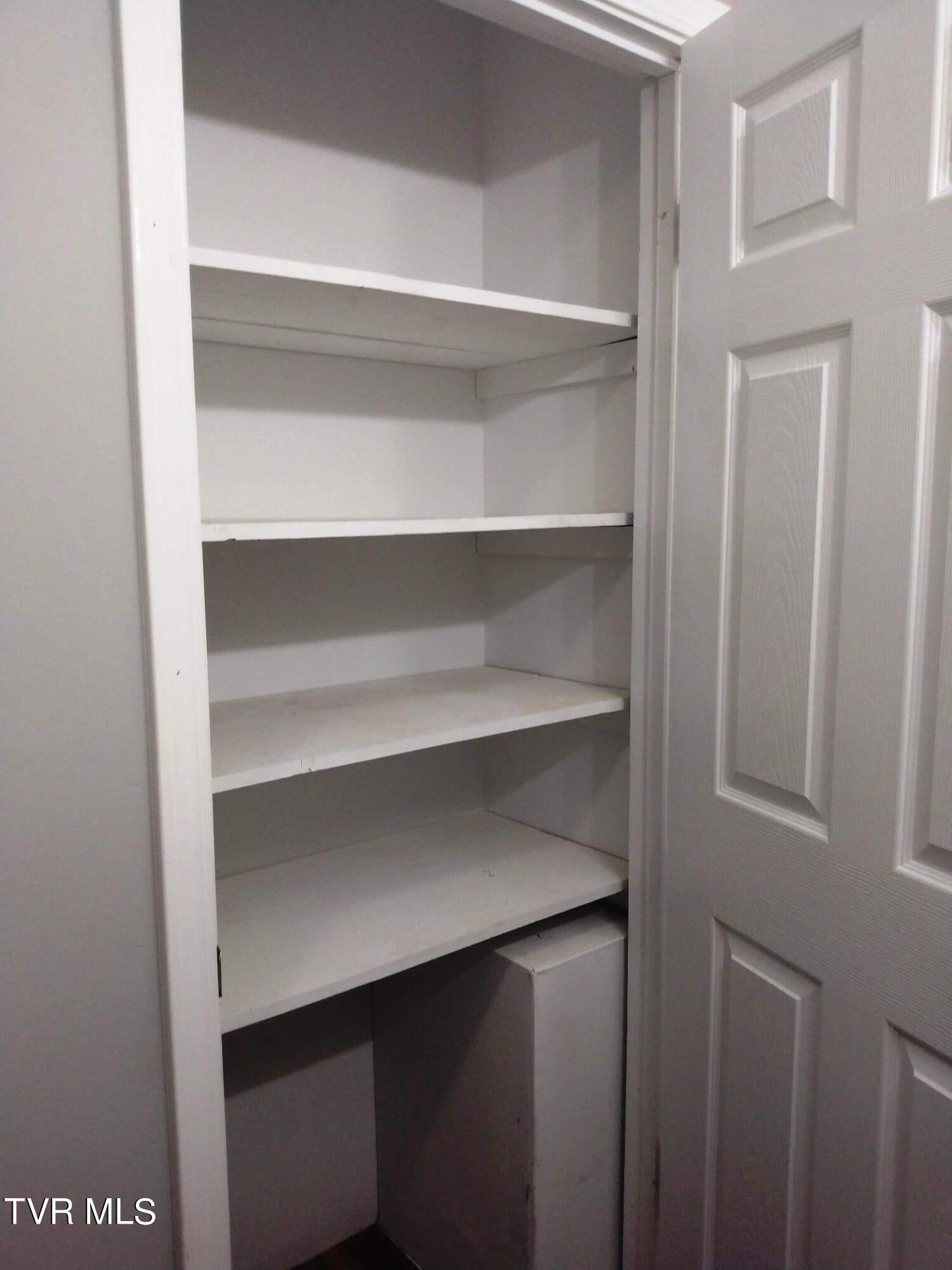 243 Pruitt Road North Greeneville, TN 37743 - Photo 24 of 37 243 Pruitt Rd N Inside 8