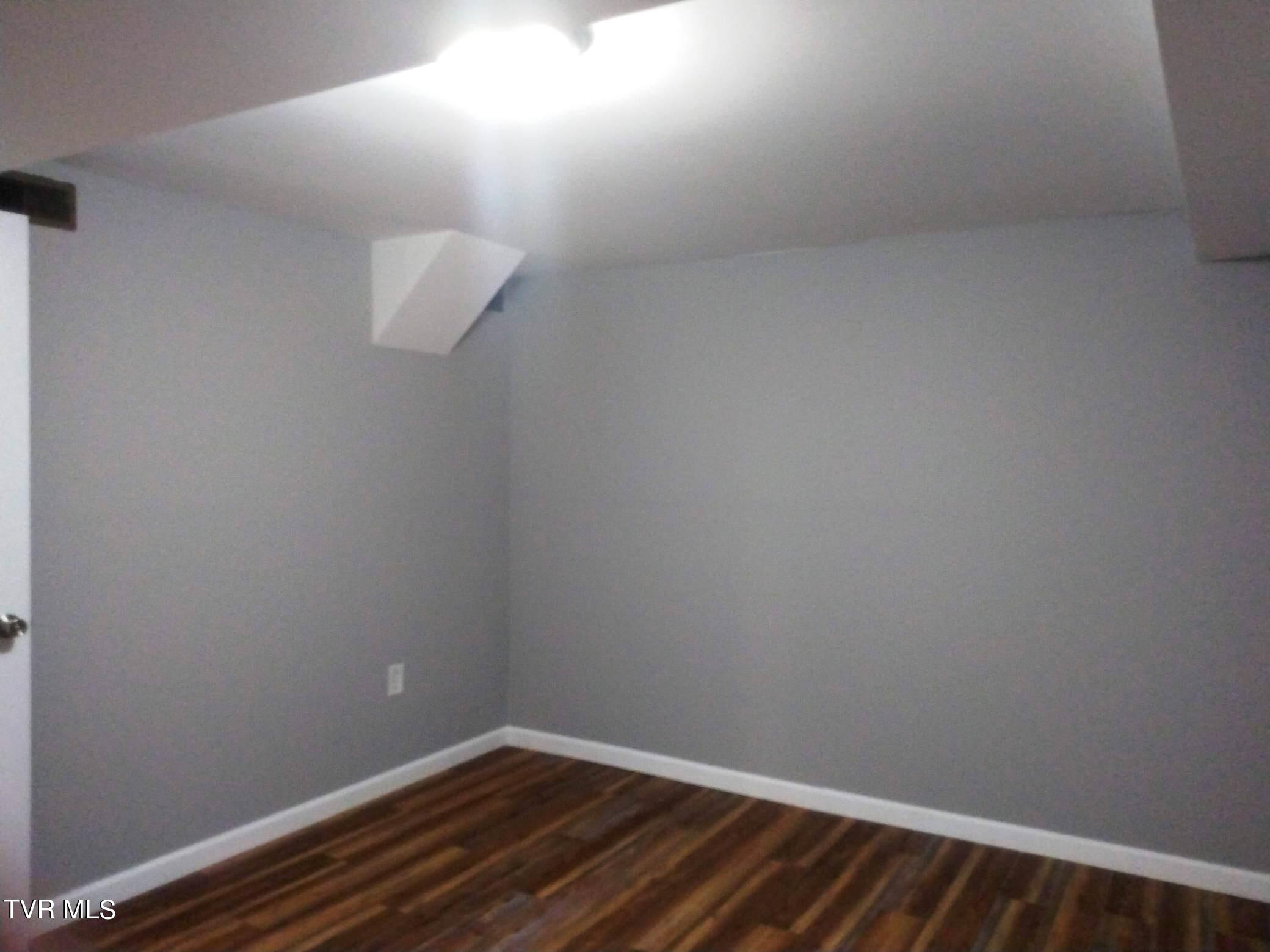 243 Pruitt Road North Greeneville, TN 37743 - Photo 33 of 37 243 Pruitt Rd N Inside 27