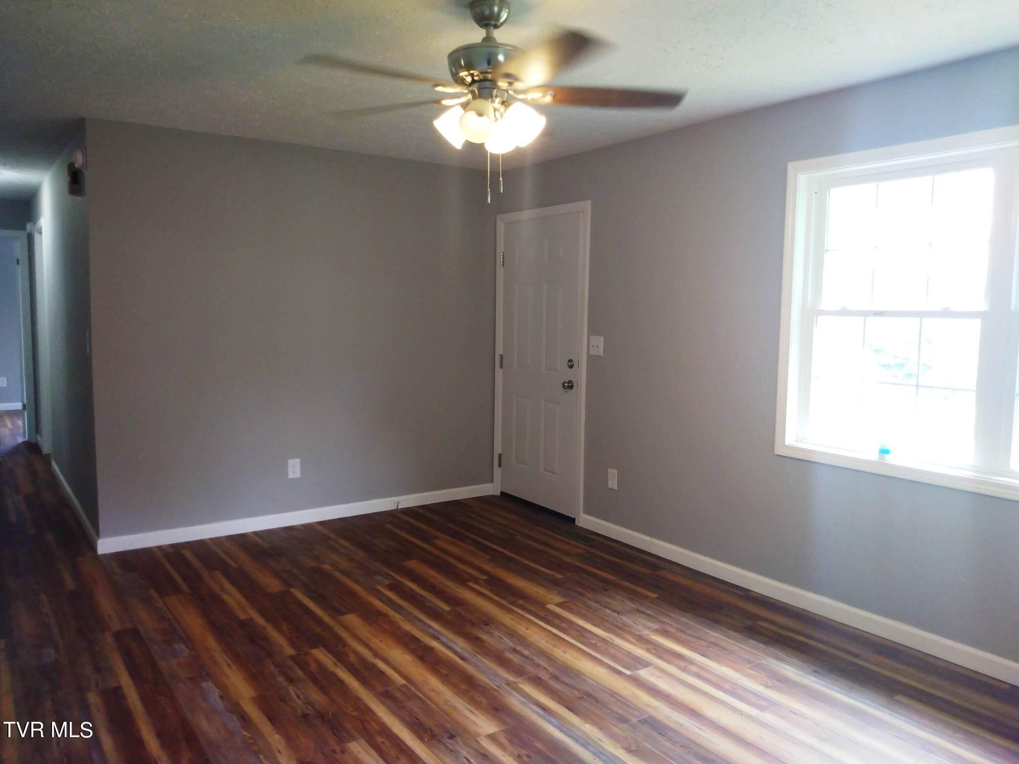 243 Pruitt Road North Greeneville, TN 37743 - Photo 10 of 37 243 Pruitt Rd N Inside 6