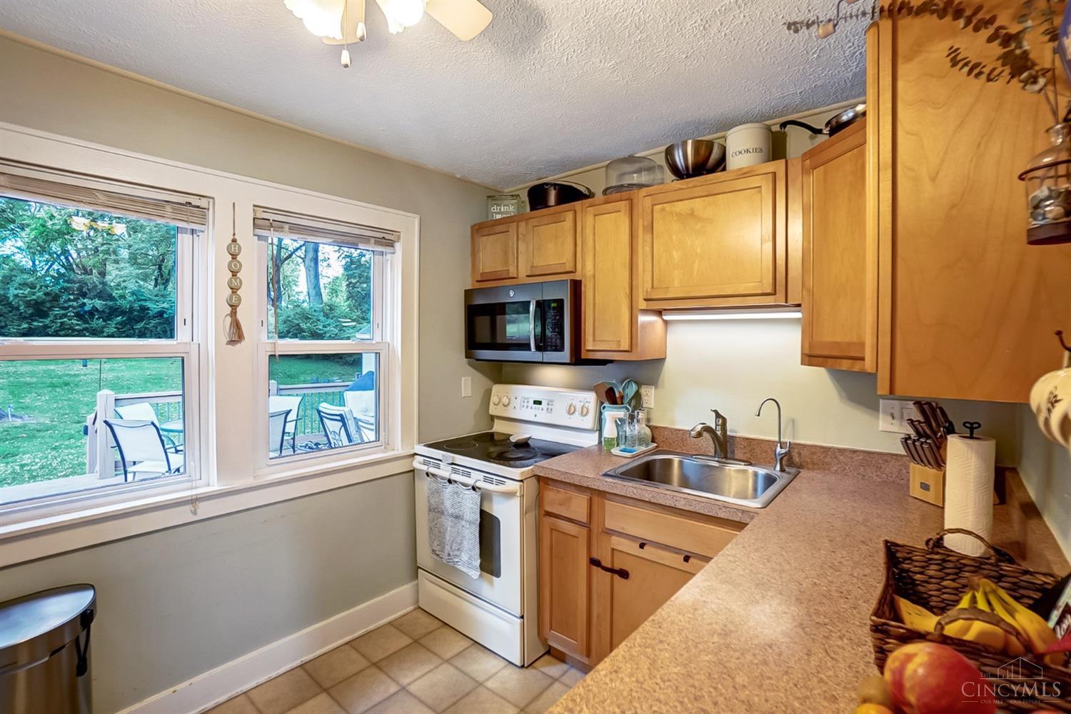 407 Burton Road Middletown, OH 45044 - Photo 6 of 25 Gallery Image 6